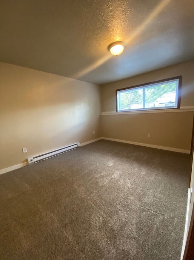 Building Photo - Great Spokane Valley Location-2 bed 1 bath...