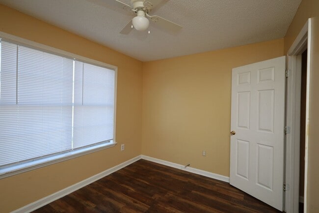 Building Photo - 13 Pinedale Cir