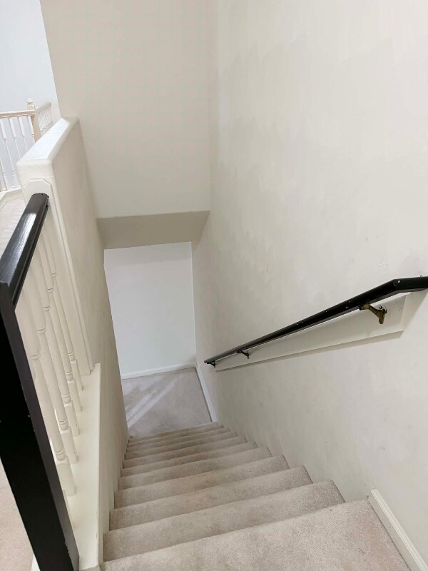 Building Photo - 5425 Port Royal Dr