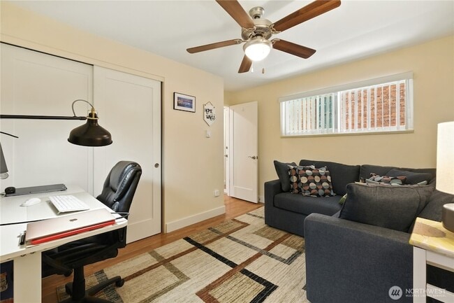 Building Photo - 1810 43rd Ave E