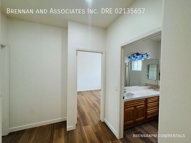 Building Photo - 835 Calle Lagasca