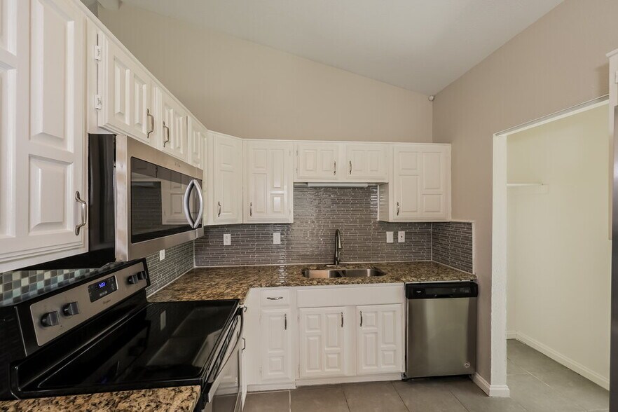 Building Photo - 2811 Galemeadow Dr