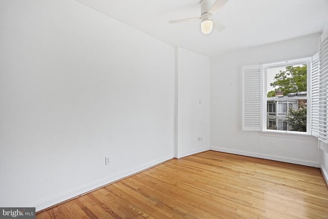 Building Photo - 830 New Hampshire Ave NW