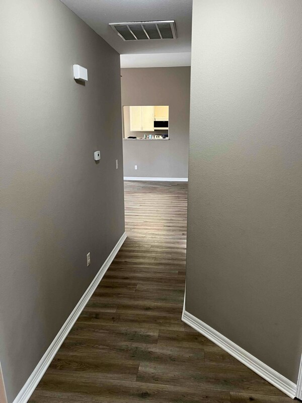Building Photo - 908 Churchill Ct