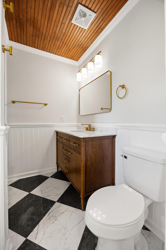 Building Photo - 3368 Montavesta Rd