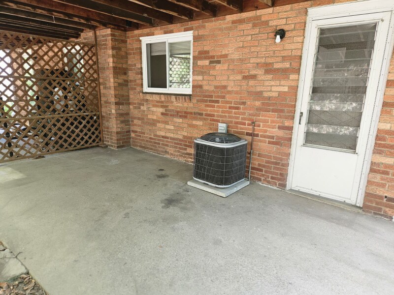 Building Photo - 2273 Pauline Ave
