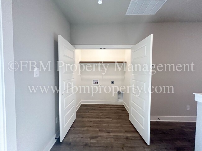 Building Photo - 933 Cooksey Ct