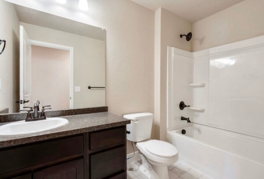 Building Photo - 6933 4th Street Rd