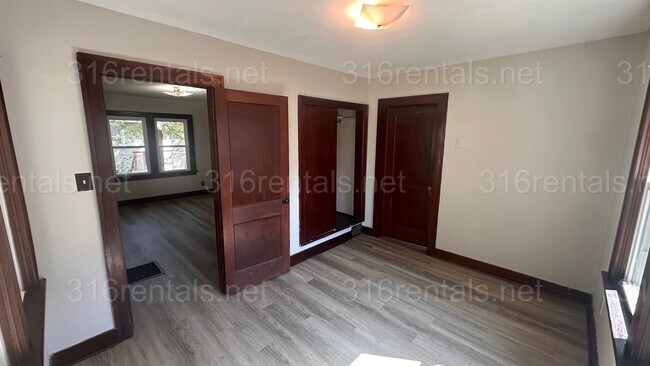Building Photo - $799- 2 bed 1 bath - Single Family Home