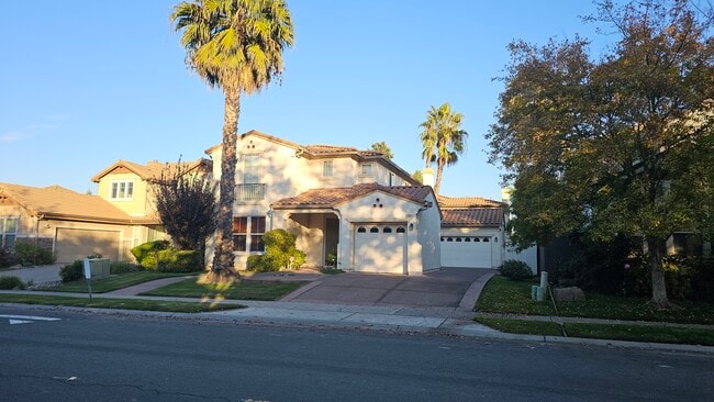 Primary Photo - 5012 Crest Dr