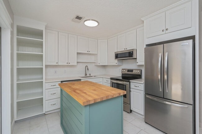 Building Photo - 30 Woodham Ave