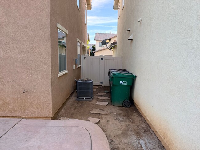 Building Photo - Estrella home for rent!