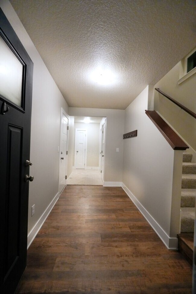 Building Photo - Welcome Home - Single Family Available Now