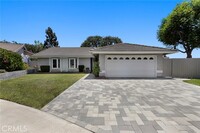 Building Photo - 17592 Jennifer Dr