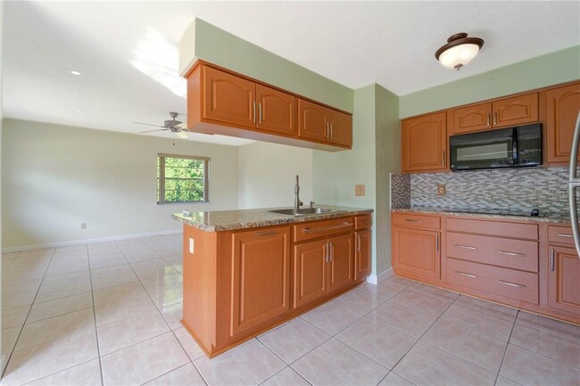 Building Photo - 3352 Netherwood Dr