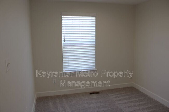 Building Photo - 2736 Pinebrook Rd