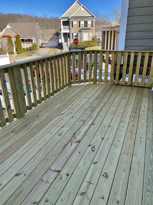 Building Photo - Spacious Lenox Village Townhouse: 3 Beds, ...