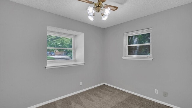 Building Photo - Beautifully Redone 2 Bedroom House! Availa...
