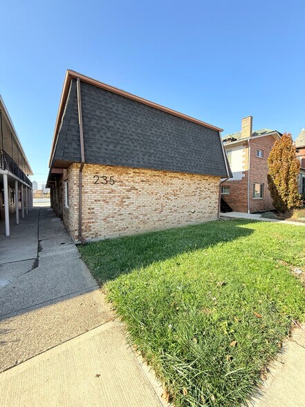 Primary Photo - 235 Hamilton Ave