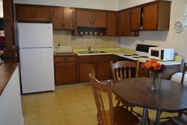 Building Photo - Fully Furnished Seasonal Unit in Jensen Beach Florida