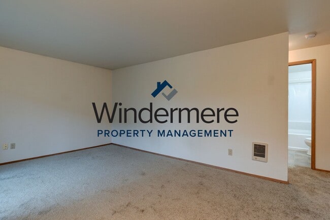 Building Photo - Two Bedroom Apartment in Coupeville