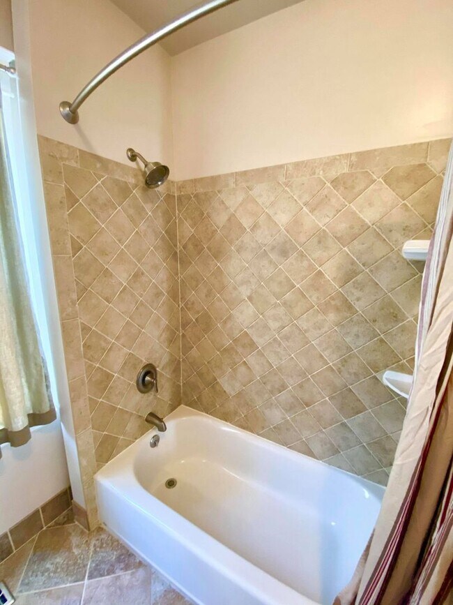 Building Photo - Charming 2 Bedroom/1.5 Bathroom Home with Large Backyard in Colgate, Baltimore, MD!