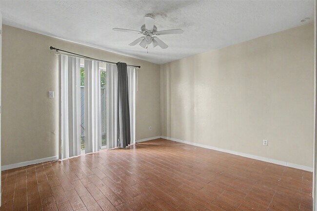 Building Photo - 13119 Hollowcreek Park Dr