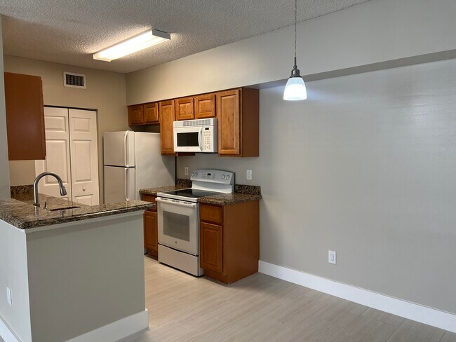 Building Photo - 10354 Fox Trail Rd S