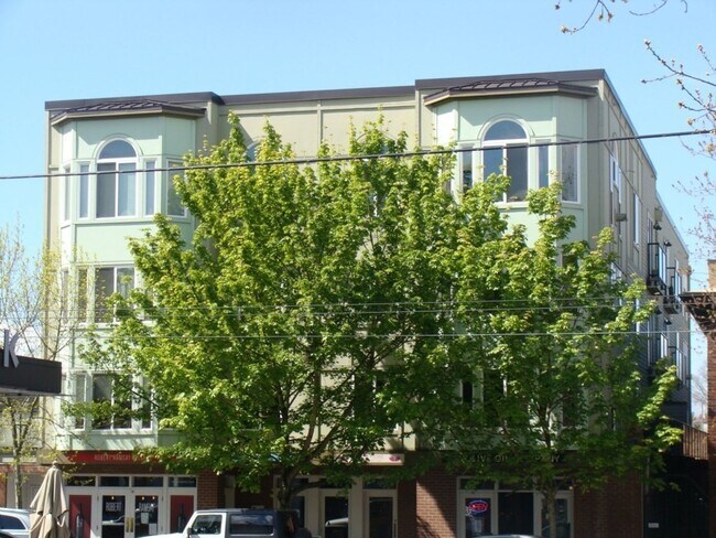 Building Photo - 1629 Queen Anne Ave N