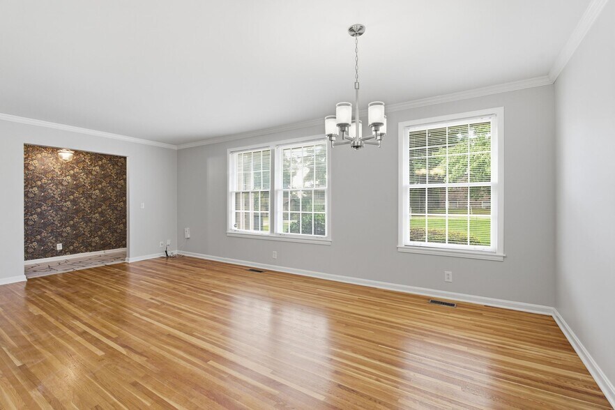 Building Photo - 2614 Edge O Lake Dr