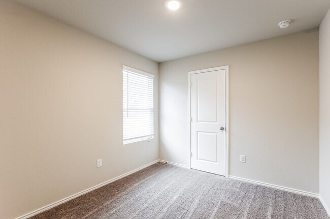 Building Photo - 4219 Southton Lk