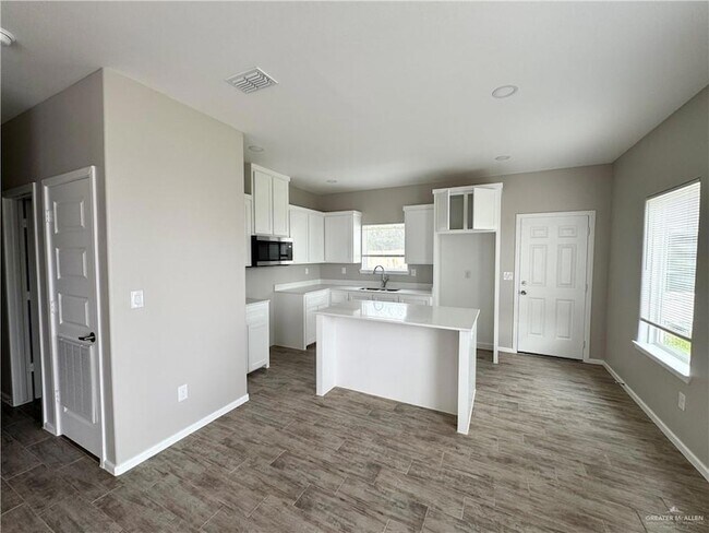 Building Photo - 1312 W Sucre Dr