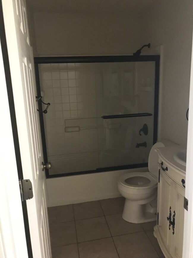 Building Photo - 3 Bedroom in Desert Shores!