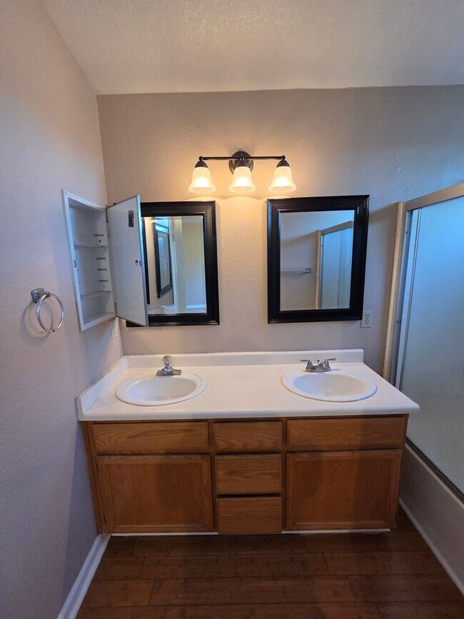 Building Photo - 1703 Diablo Creek Dr