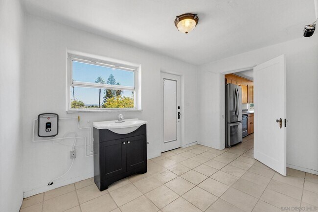 Building Photo - 2530 Pruett Dr