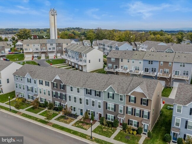 Building Photo - 179 Presidents Pointe Ave