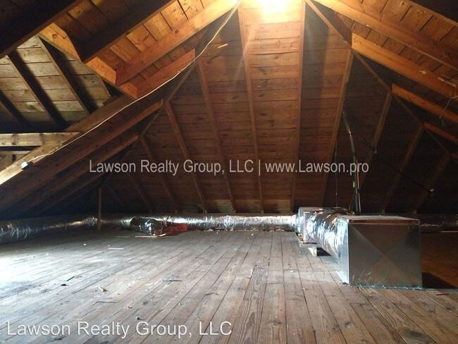 Building Photo - 2719 Plantation Rd NE
