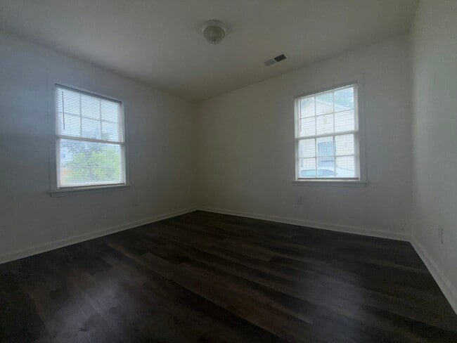 Building Photo - 721 E McAuley Dr