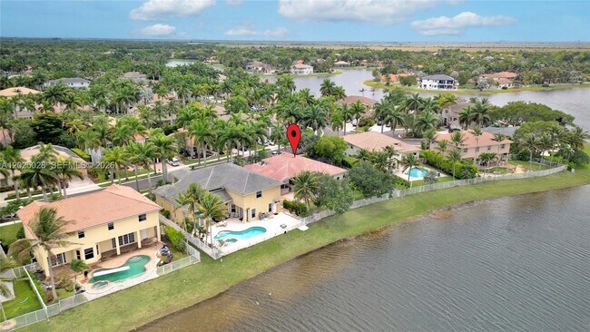 Building Photo - 950 Marina Dr