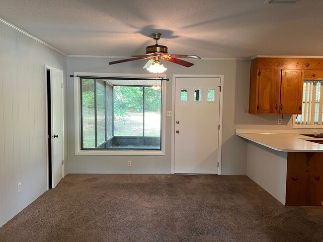 Building Photo - 205 Morgan- Available NOW