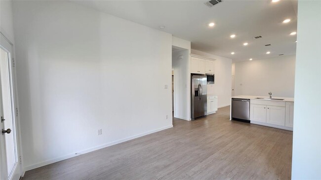 Building Photo - 6426 Seafoam Lake Dr