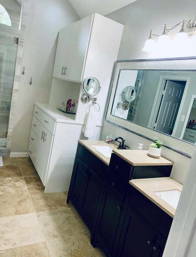 Building Photo - 5739 Henniker Dr