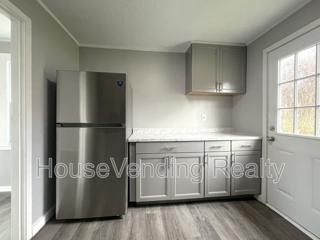 Building Photo - 318 Main Rd