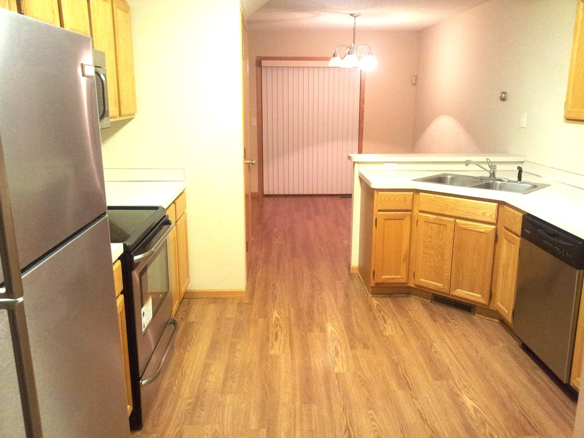 Building Photo - 1033 Lovell Ave W