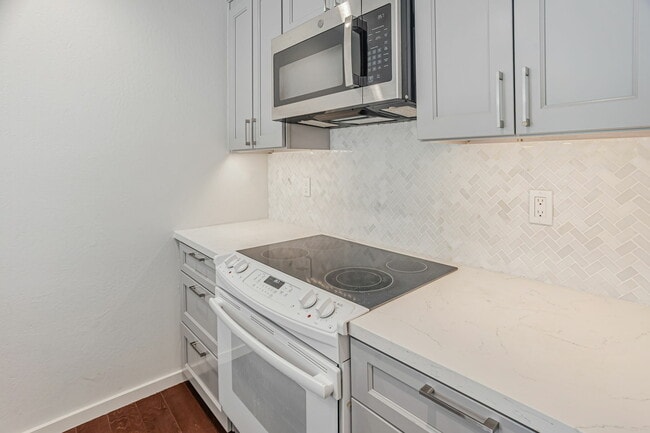 Building Photo - 363 Eden Roc Dr
