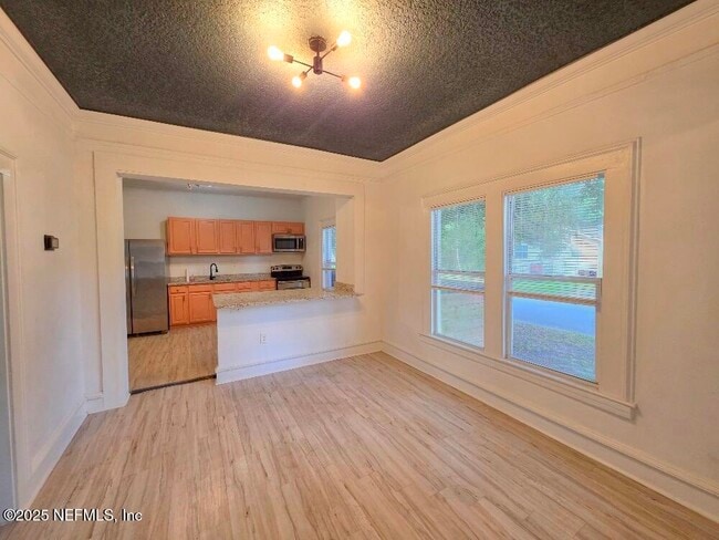 Building Photo - 3058 Phyllis St
