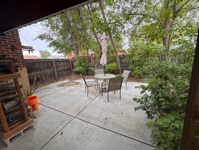Building Photo - 10859 Murray Dr