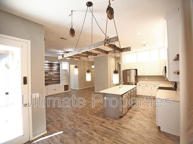 Building Photo - 16178 N 180th Ln