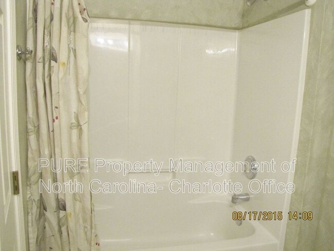 Building Photo - 18040 Delmas Dr