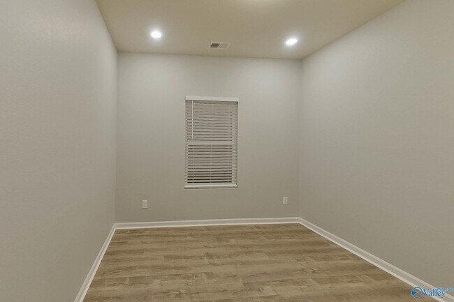 Building Photo - 10685 Bent Brook Dr